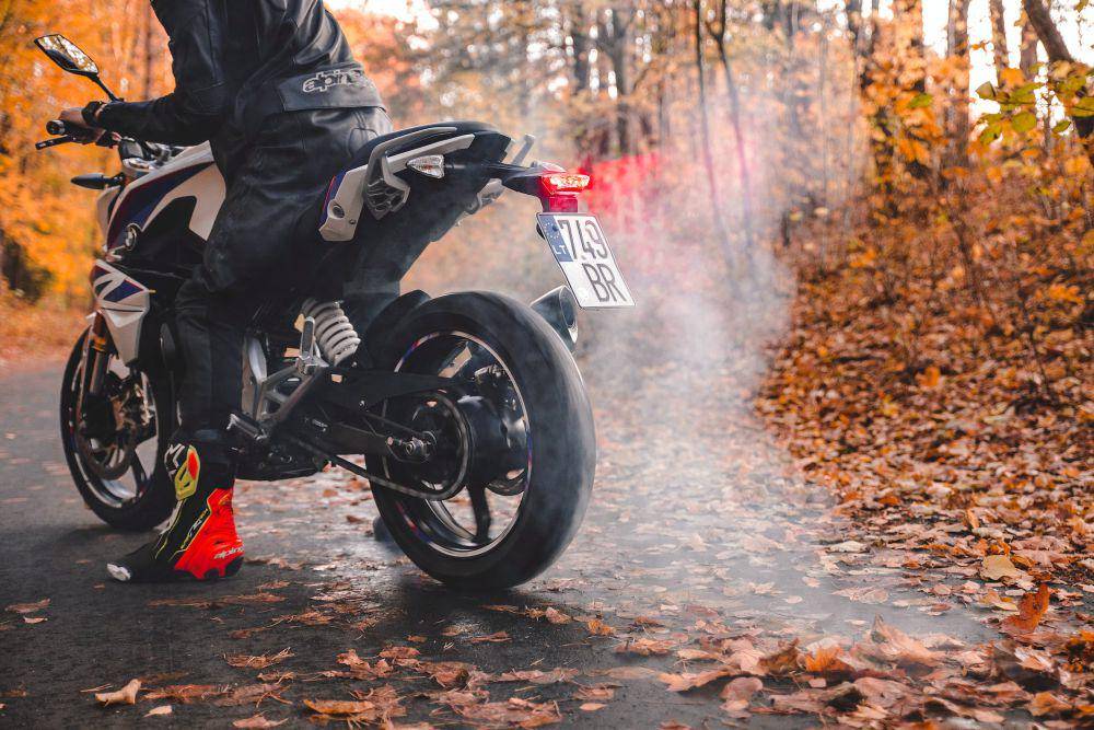 ilustrasi sepeda motor (pexels.com/Kipras Zabeliauskas)