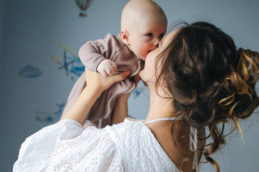 ilustrasi ibu dan bayi (pexels.com/ Polina Tankilevitch)
