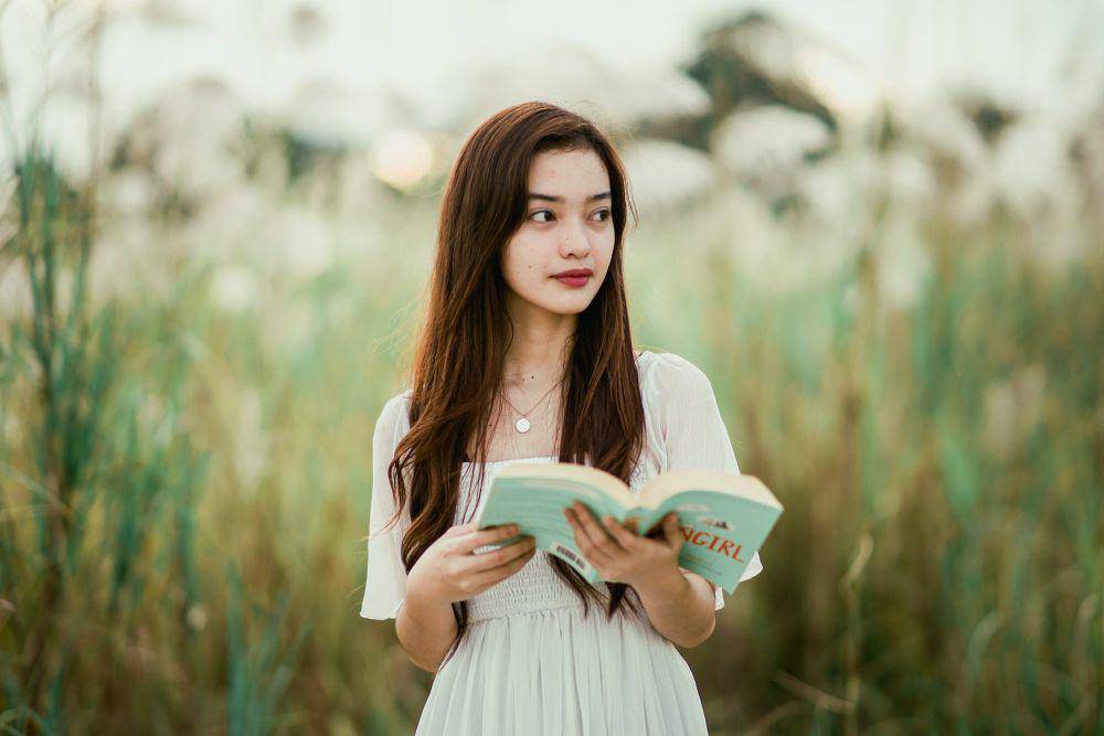 ilustrasi seorang wanita optimis (pexels.com/Ryanniel Masucol)