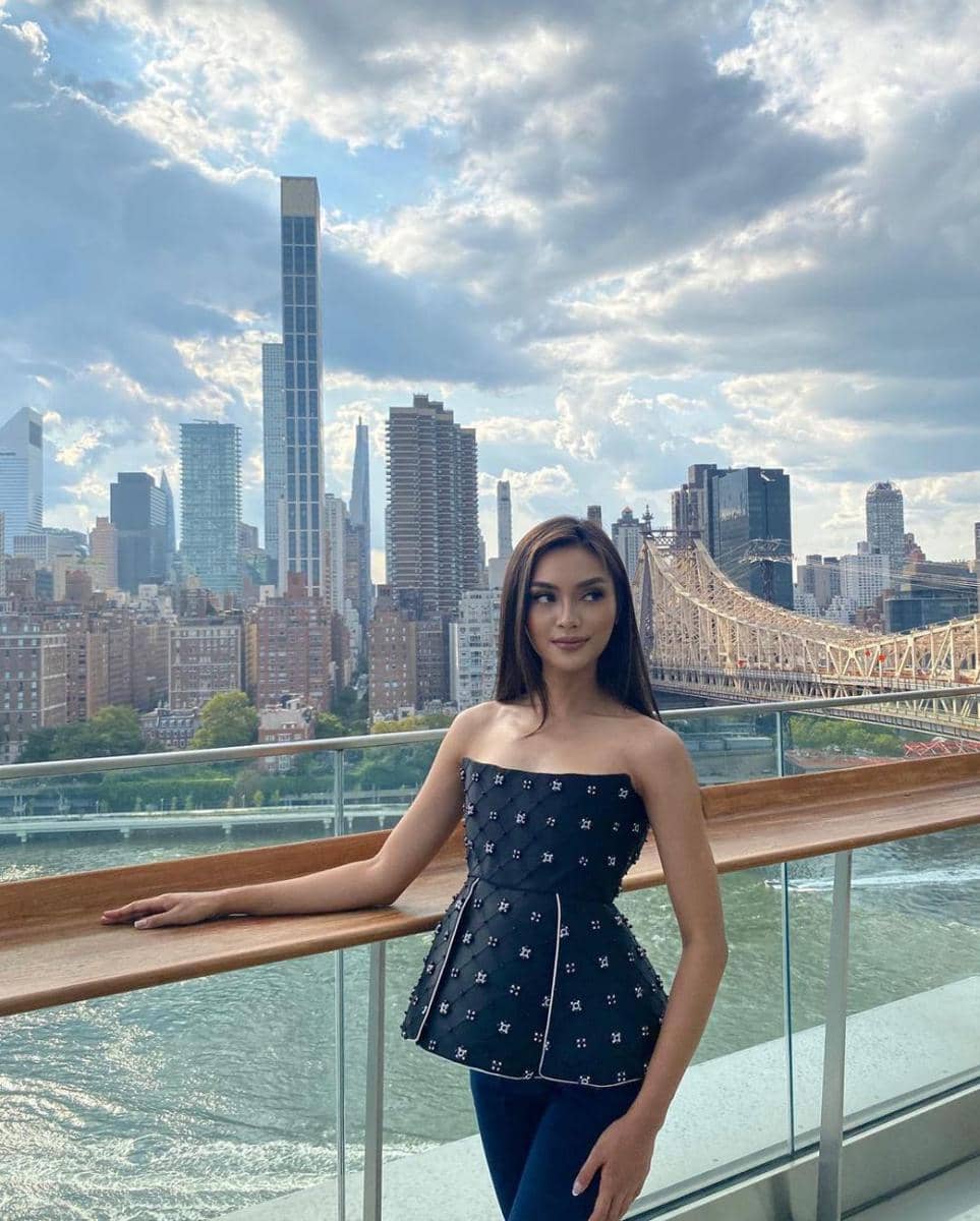 inspirasi OOTD ala Farhana Nariswari (instagram.com/farhanariswari)