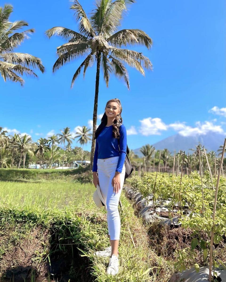 inspirasi OOTD ala Farhana Nariswari (instagram.com/farhanariswari)