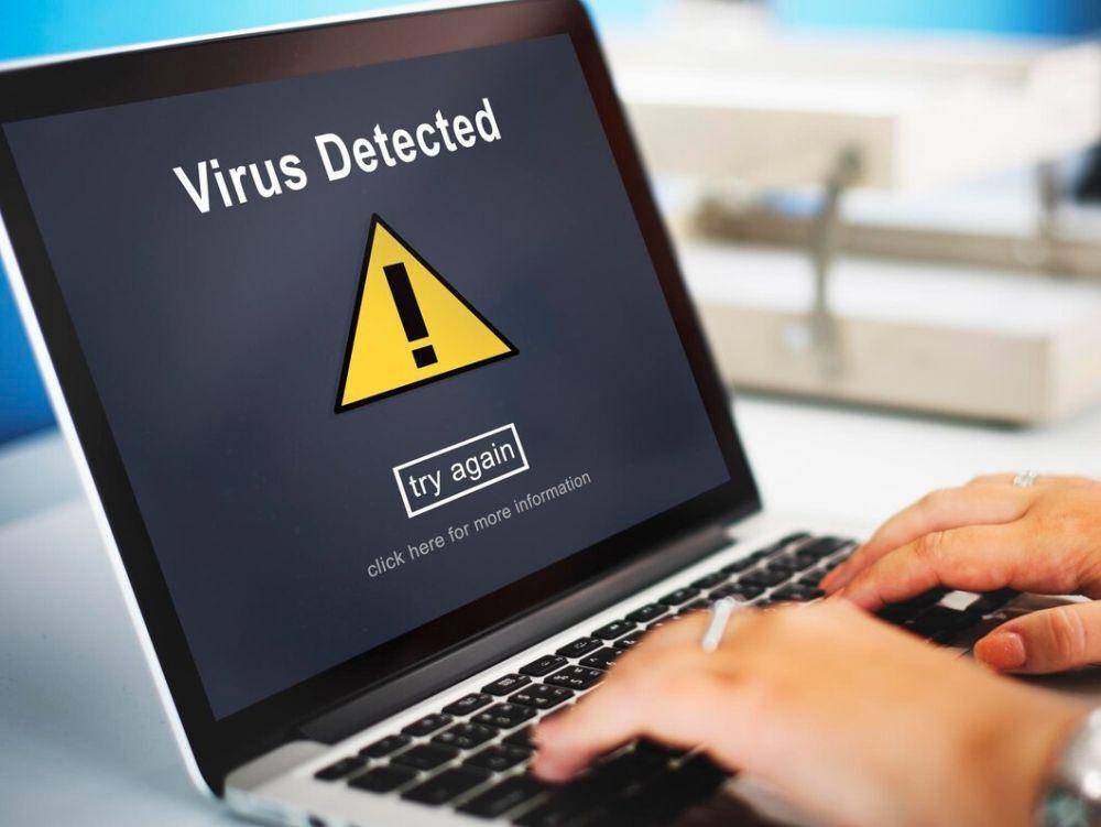 ilustrasi perangkat terkena virus (freepik.com/rawpixel)