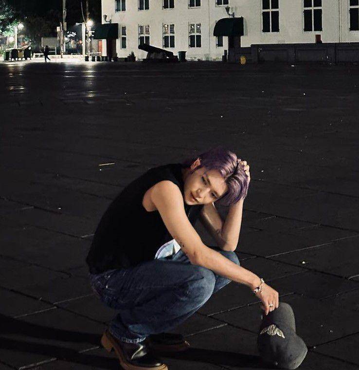 inspirasi sleeveless outfit ala Taeyong NCT (instagram.com/taeoxo_nct)