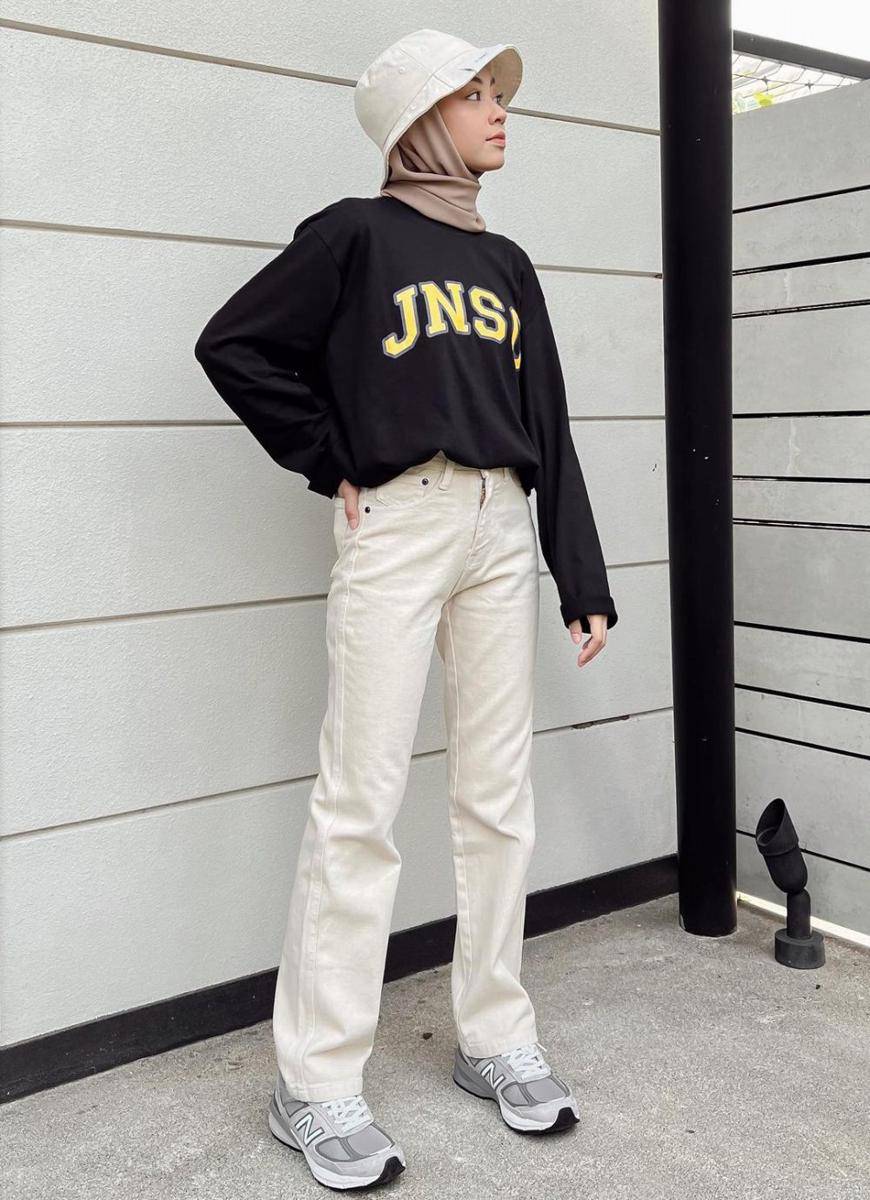 OOTD hijab dengan bucket hat ala Meirani Amalia (instagram.com/meiraniap)