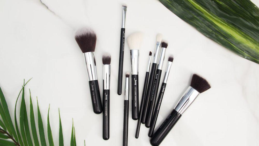 7 Jenis Brush Makeup Wajib Punya, Pahami Fungsinya