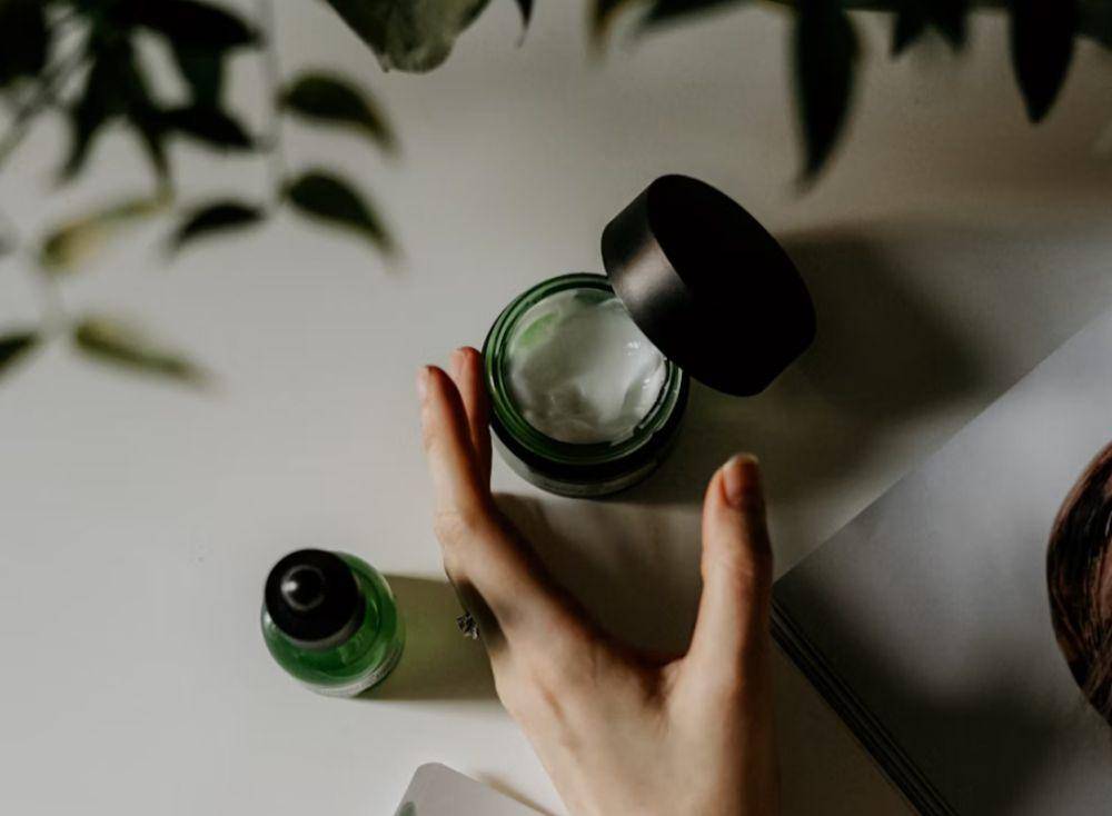 ilustrasi pelembap gel (unsplash.com/Toa Heftiba)