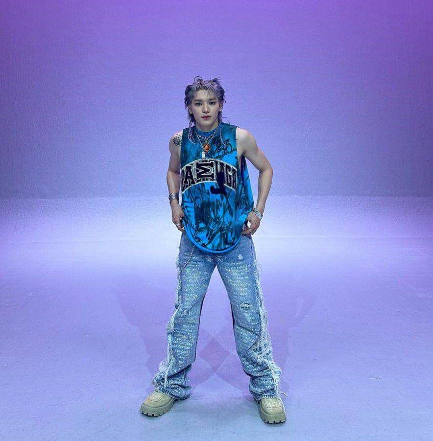 inspirasi sleeveless outfit ala Taeyong NCT (instagram.com/taeoxo_nct)