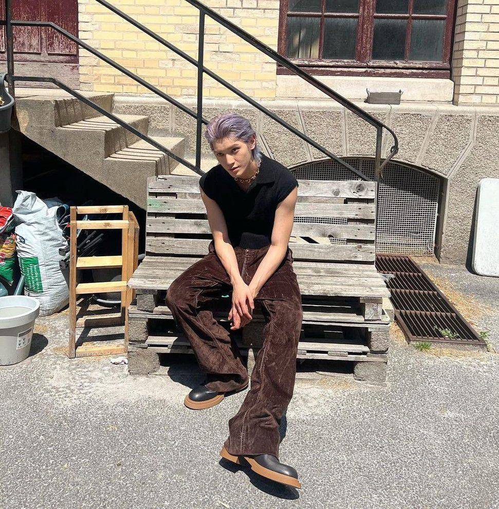 inspirasi sleeveless outfit ala Taeyong NCT (instagram.com/taeoxo_nct)
