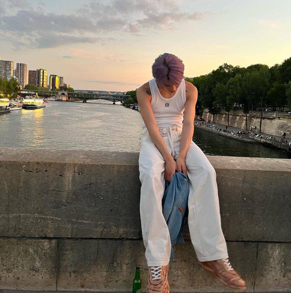 inspirasi sleeveless outfit ala Taeyong NCT (instagram.com/taeoxo_nct)