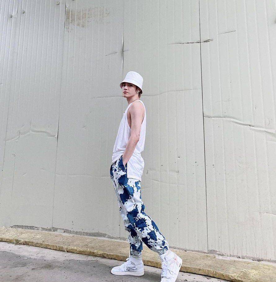 inspirasi sleeveless outfit ala Taeyong NCT (instagram.com/taeoxo_nct)