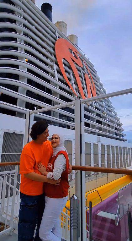 potret keluarga Cut Meyriska liburan di kapal pesiar (instagram.com/cutratumeyriska)