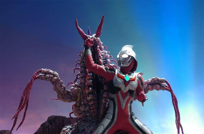 Ultraman Nexus melawan space beast (dok. Tsuburaya/Ultraman Nexus)