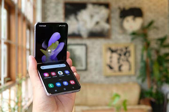 5 Alasan HP Layar Lipat Bukan Smartphone Masa Depan