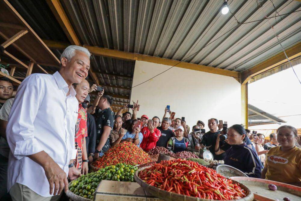 Ganjar Pranowo berkunjung ke Pasar Tomohon, Sulawesi Utara, pada Kamis (1/2/2024) (IDN Times/Istimewa)