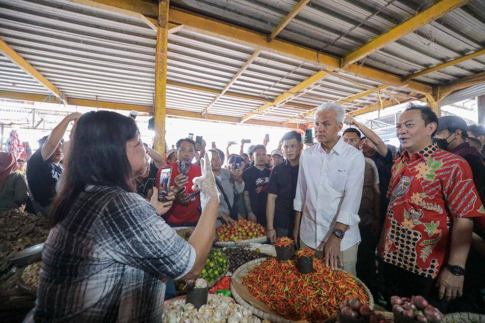 Ganjar Pranowo berkunjung ke Pasar Tomohon, Sulawesi Utara, pada Kamis (1/2/2024) (IDN Times/Istimewa)