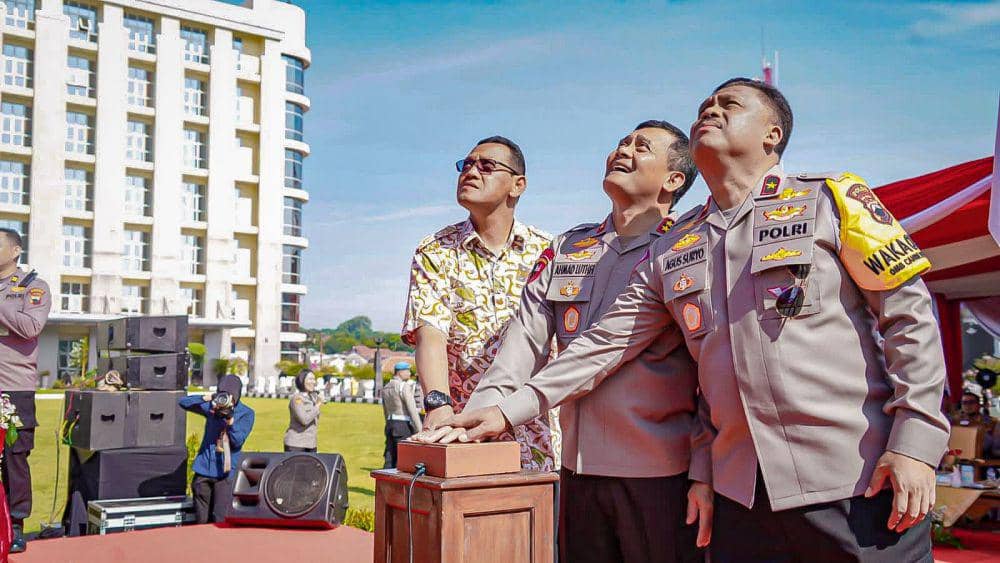 Di Polda Jateng Ada Patung Hoegeng Imam Santoso, Sosok Polisi Jujur!