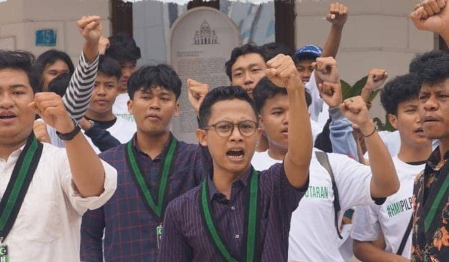 HMI Surabaya Suarakan Pilpres Satu Putaran