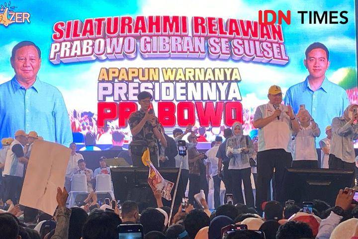 Calon presiden nomor urut 02, Prabowo Subianto hadir di acara ‘Silaturahmi Relawan Prabowo-Gibran Se-Sulsel’ di Gor Sudiang pada Jumat (2/2/2024). (IDN Times/Irfan Fathurohman)