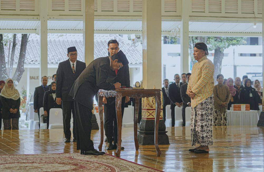 Gubernur DIY Lantik Lima Pejabat Baru Eselon II