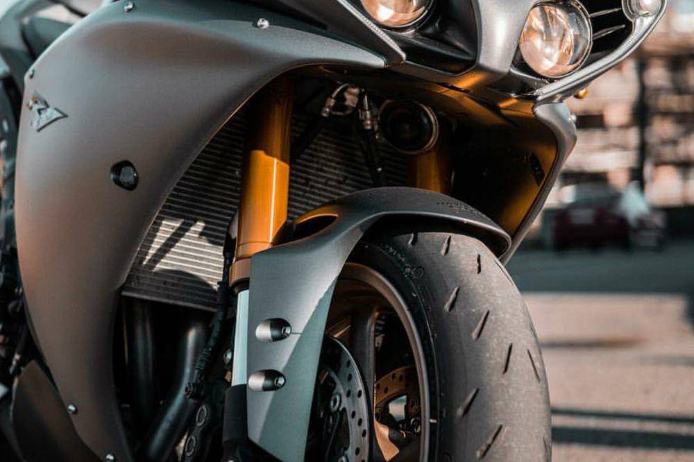 Ilustrasi ban sepeda motor balap (pexels.com/Abhinav Toppo)