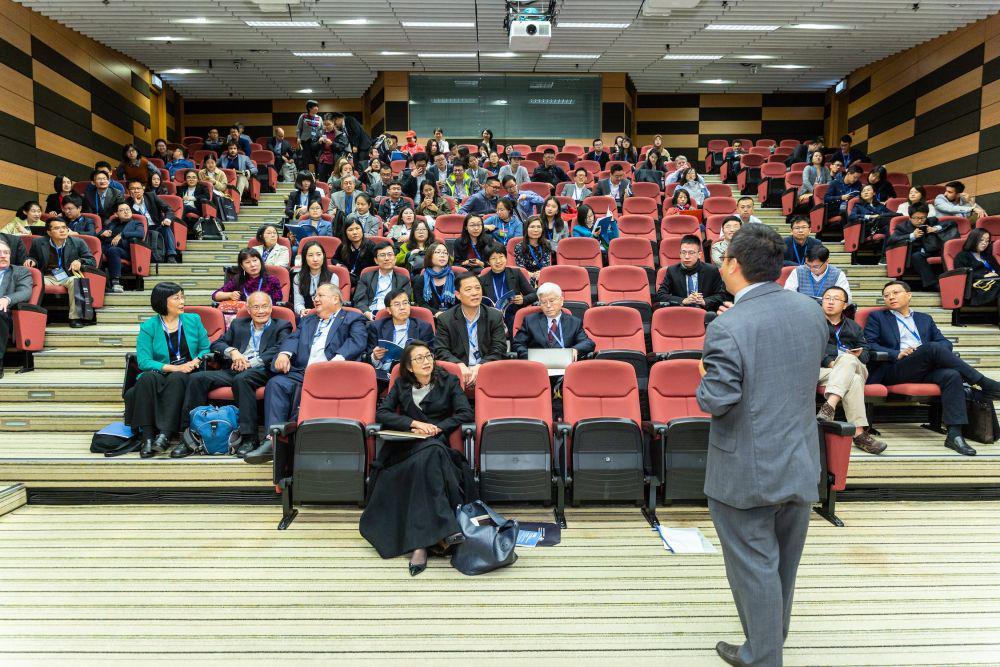 Percaya Diri! 5 Zodiak Ini Memiliki Public Speaking yang Luar Biasa