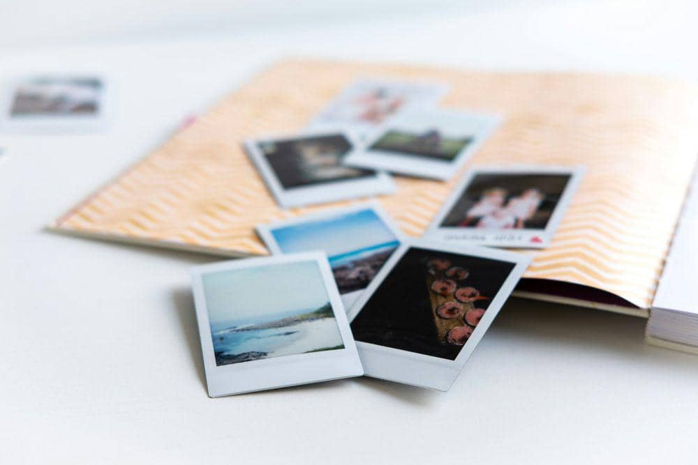 ilustrasi photo book (unsplash.com/Rirri)