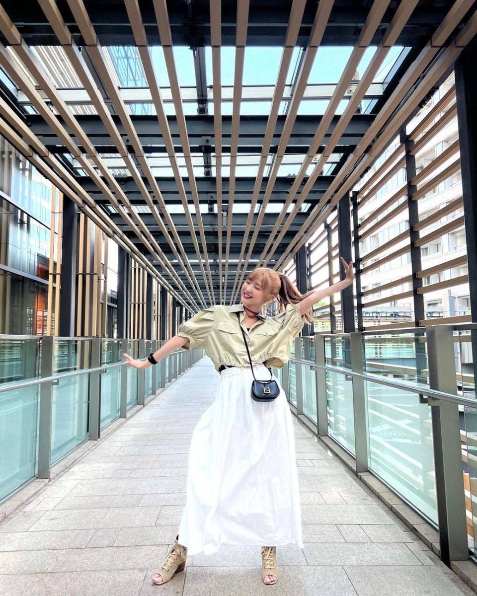 Honda Hitomi (instagram.com/10_hitomi_06)