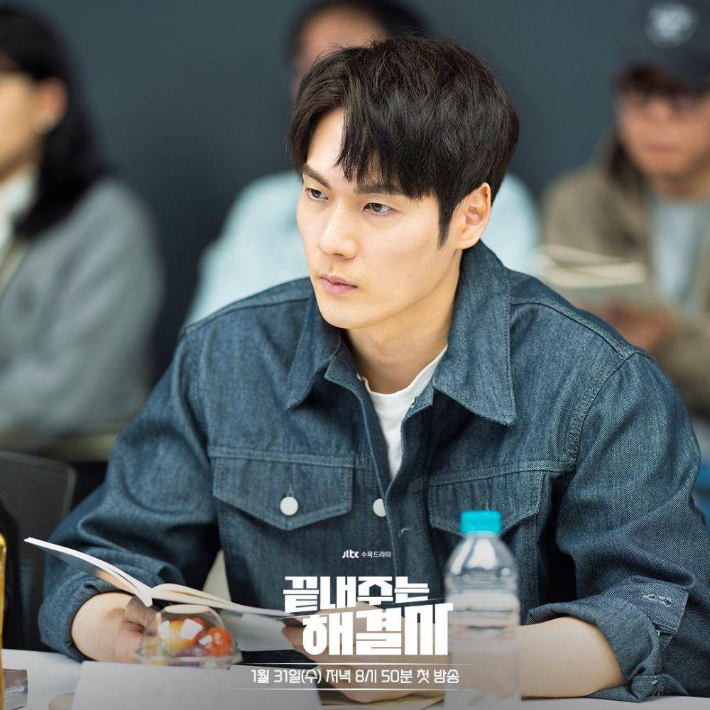 Lee Tae Gu saat pembacaan naskah drama Queen of Divorce (instagram.com/jtbcdrama)