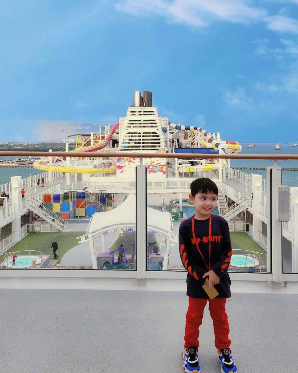 potret keluarga Cut Meyriska liburan di kapal pesiar (instagram.com/cutratumeyriska)