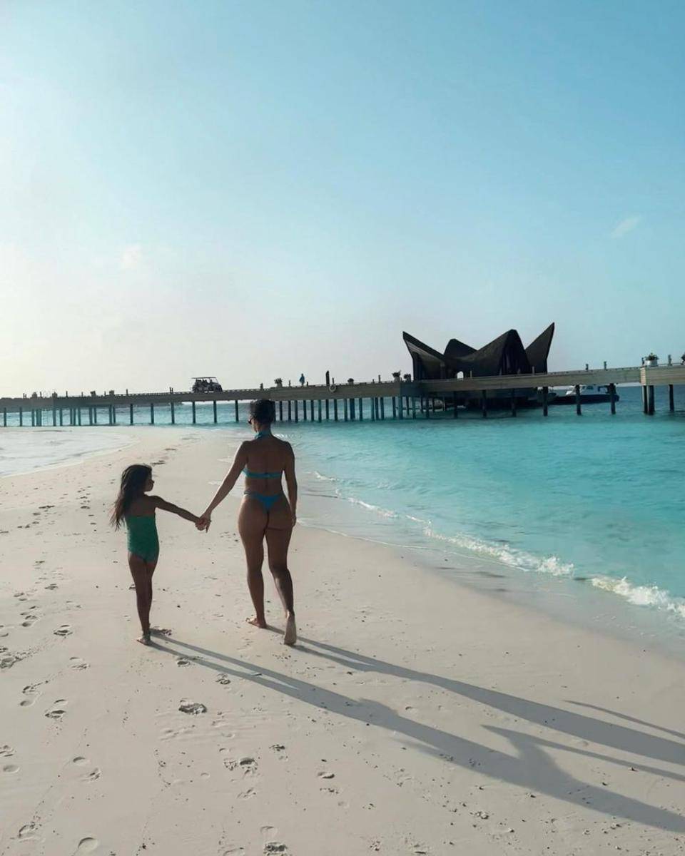 potret liburan Georgina Rodriguez di Maldives (instagram.com/georginagio)