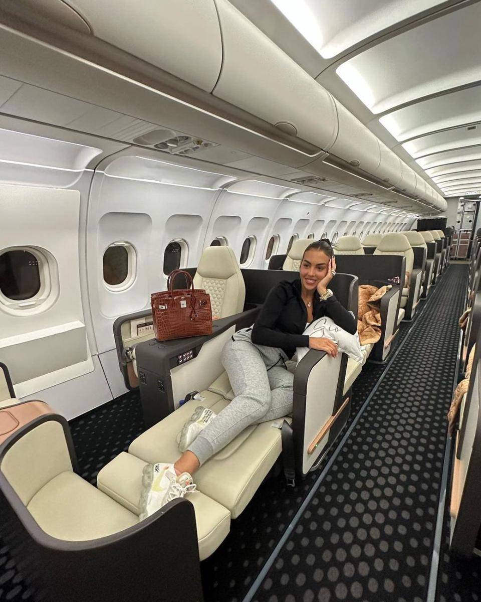 potret liburan Georgina Rodriguez di Maldives (instagram.com/georginagio)