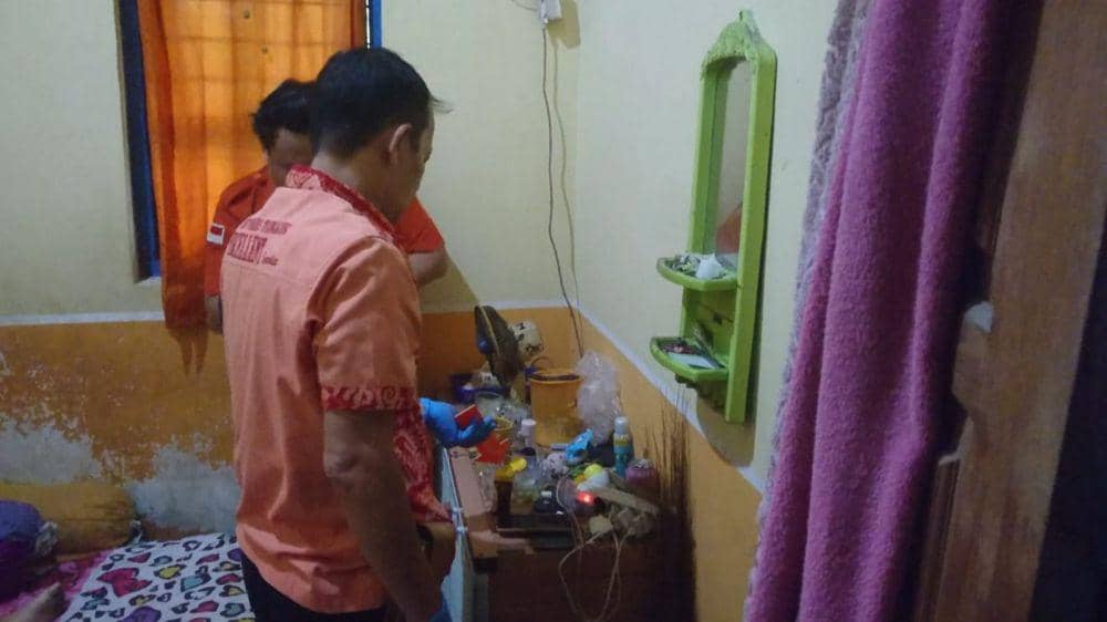 Polisi saat melakukan olah TKP di lokasi kejadian. IDN Times/ Bramanta Pamungkas
