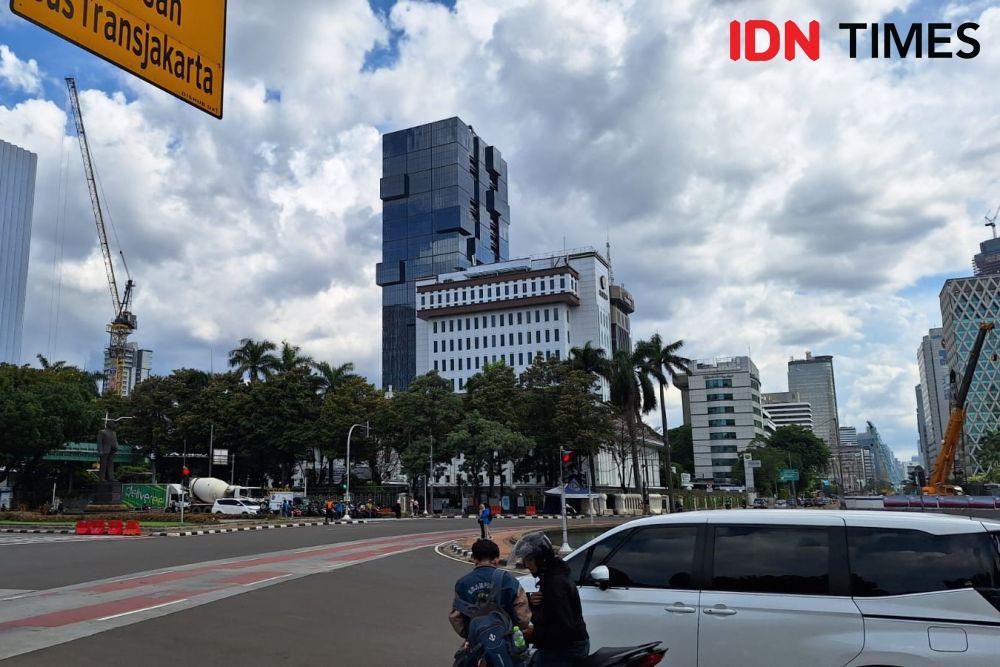Ada Aksi Geruduk MK, Jalan Raya Menuju Harmoni dan Sebaliknya Ditutup