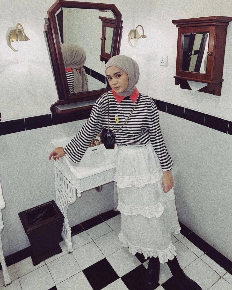 inspirasi OOTD ala Yure Zalina (instagram.com/yurezalina)