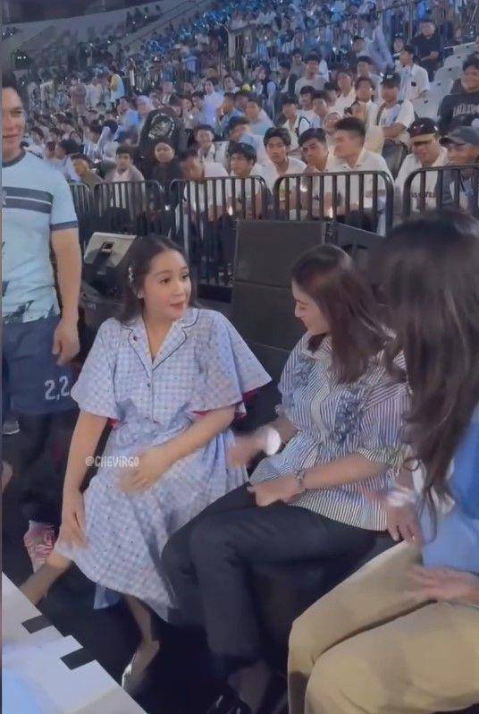 Nagita nonton Raffi tanding (Instagram.com/chevirgo)