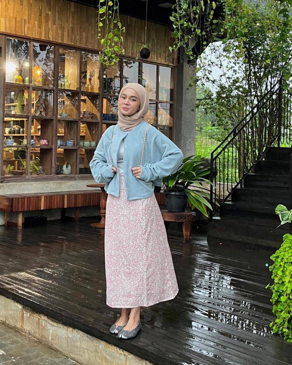 inspirasi OOTD ala Yure Zalina (instagram.com/yurezalina)