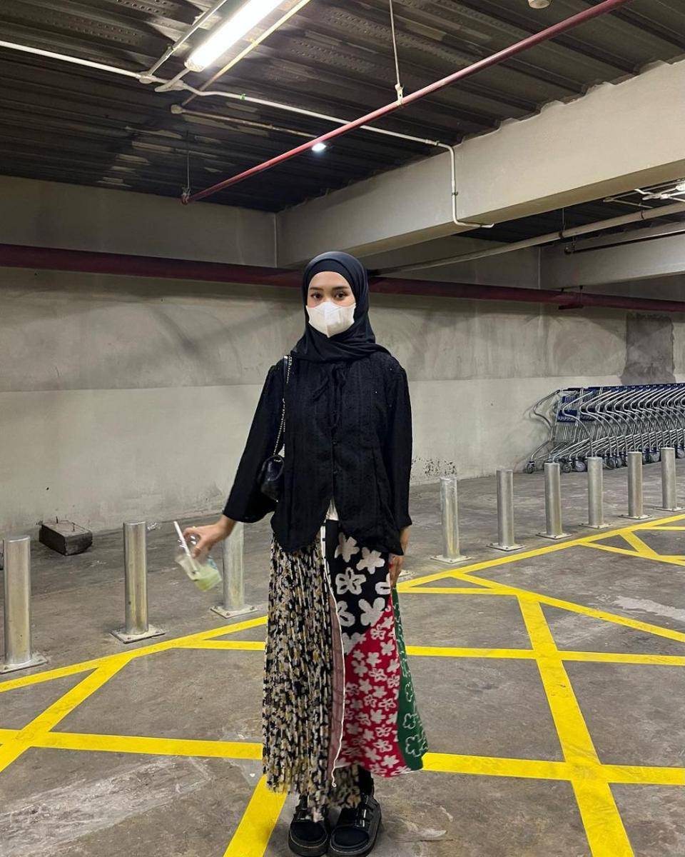 inspirasi OOTD ala Yure Zalina (instagram.com/yurezalina)