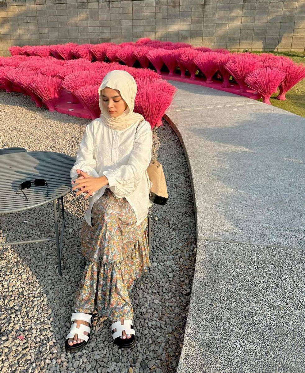 inspirasi OOTD ala Yure Zalina (instagram.com/yurezalina)