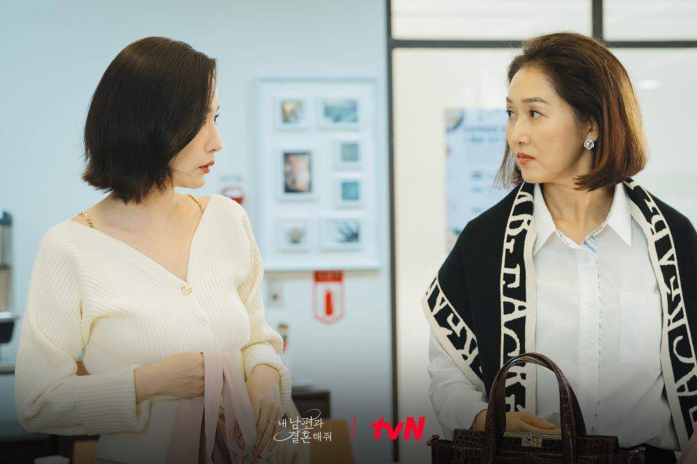 Park Min Young dan Jung Kyung Soon di Marry My Husband (dok. tvN/Marry My Husband)