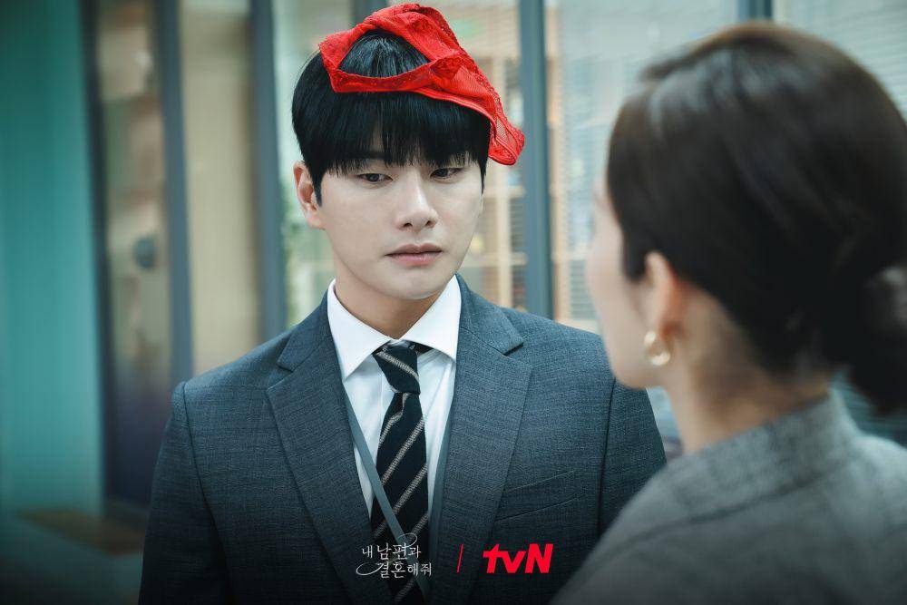 Lee Yi Kyung di Marry My Husband (dok. tvN/Marry My Husband)