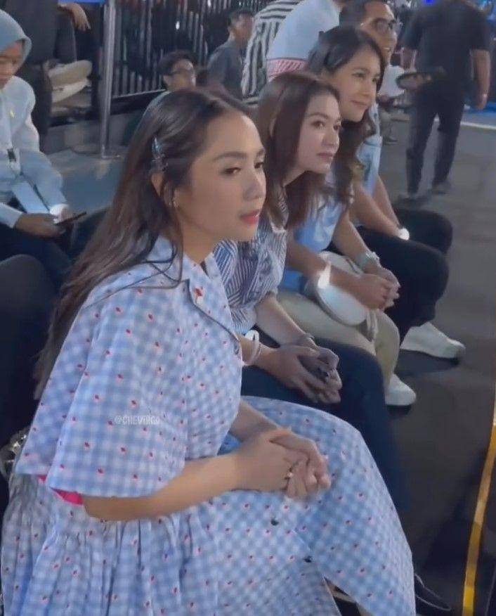 Nagita nonton Raffi tanding (Instagram.com/chevirgo)