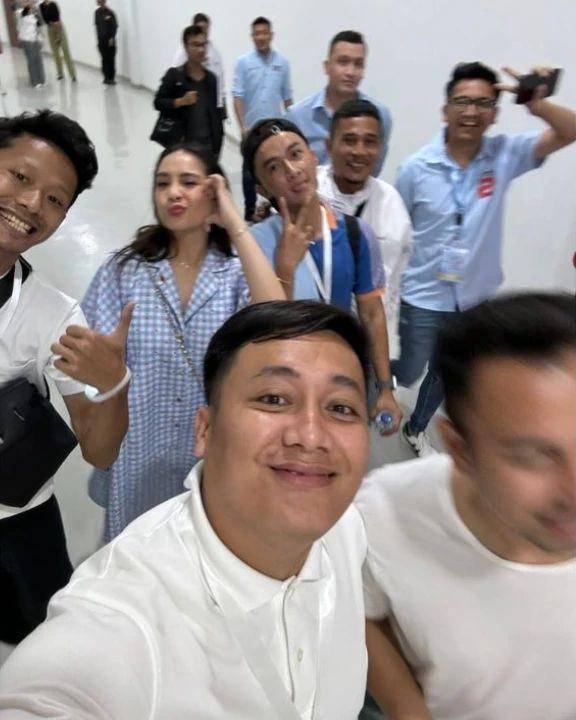 Nagita nonton Raffi tanding (Instagram.com/chevirgo)