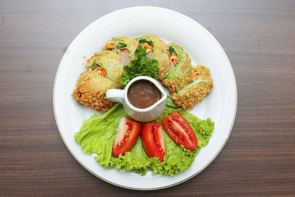 ilustrasi menu sarapan dengan bayam (unsplash.com/Budi Puspa Wijaya)
