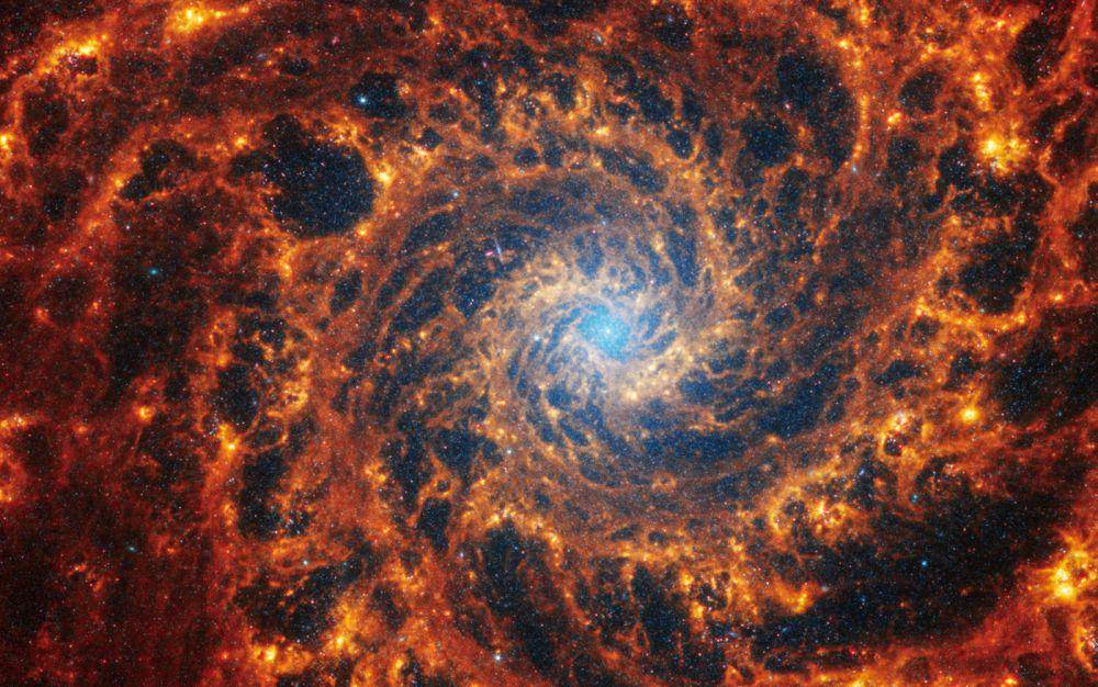 foto galaksi NGC 628 diambil oleh James Webb Space Telescope (webbtelescope.org)
