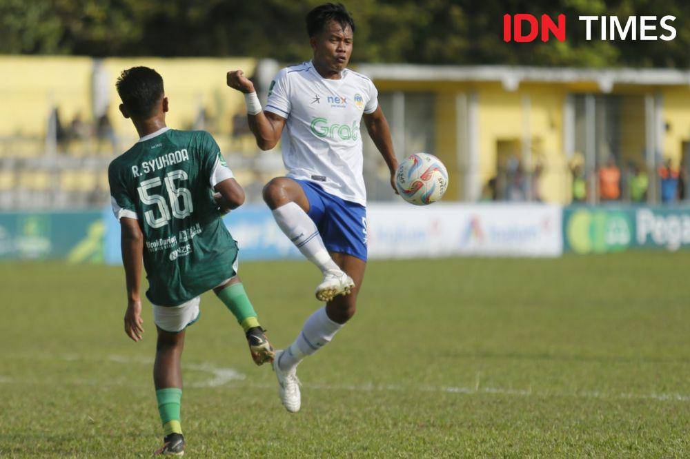 Duel PSMS kontra PSIM Yogyakarta di Stadion Baharoeddin Siregar Lubukpakam, Sabtu (3/2/2024) (IDN Times/Doni Hermawan)