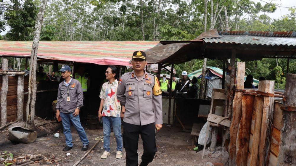 (Pembongkaran tempat penyulingan minyak ilegal di Kecamatan Babat Toman Kabupaten Muba) IDN Times/istimewa