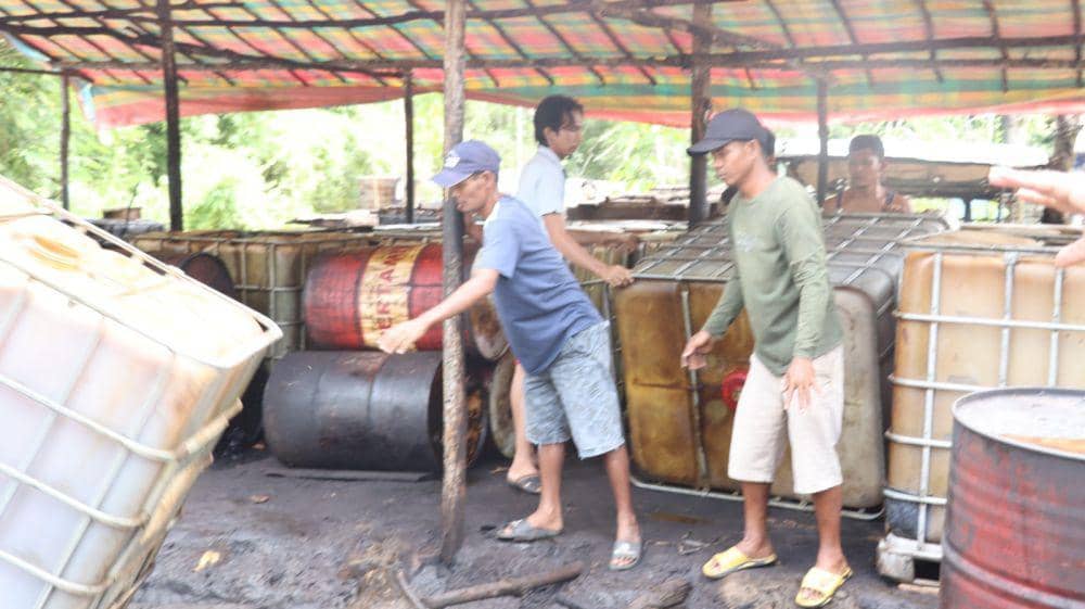 (Pembongkaran tempat penyulingan minyak ilegal di Kecamatan Babat Toman Kabupaten Muba) IDN Times/istimewa