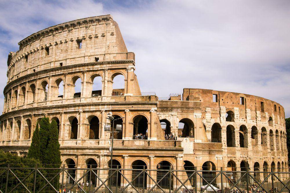 ilustrasi Koloseum Roma (unsplash.com/Korng Sok)