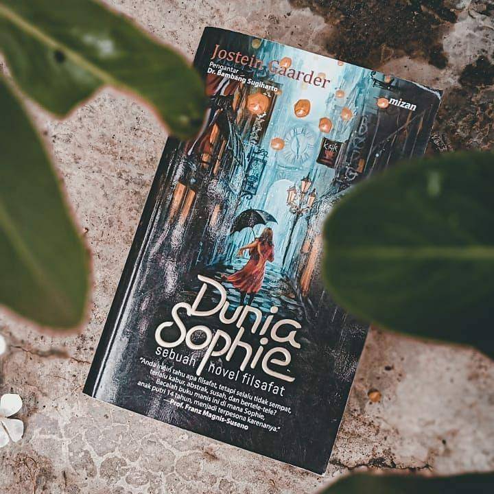 Dunia Sophie - Jostein Gaarder (instagram.com/mizanpublishing)