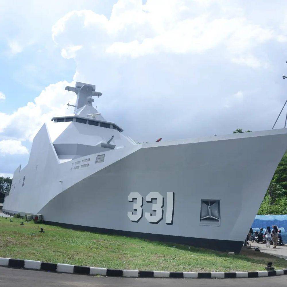 Replika KRI R.E. Martadinata 331 di Museum Pusat TNI AL Jalesveva Jayamahe. Instagram/brian_febs